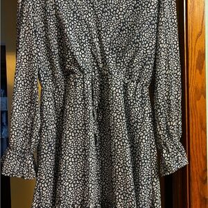 Chic Blue and White Patterned Dress